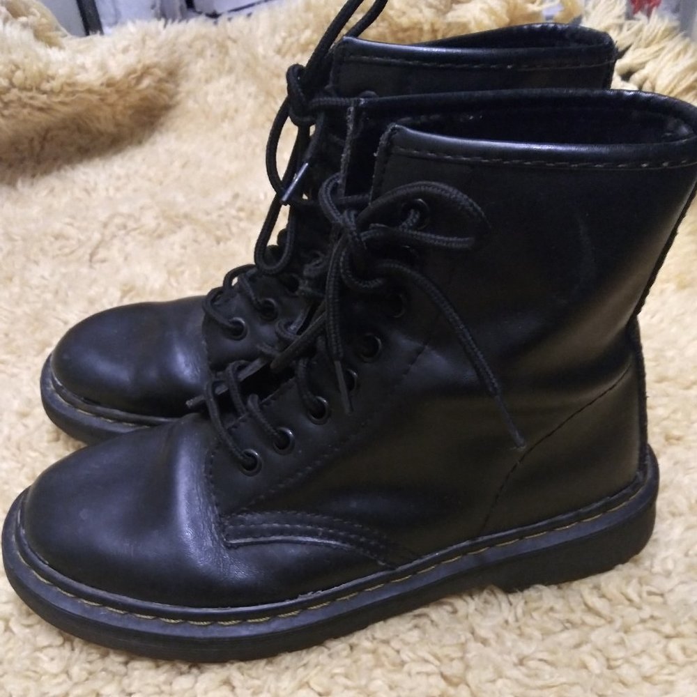 BLACK COMBAT BOOTS